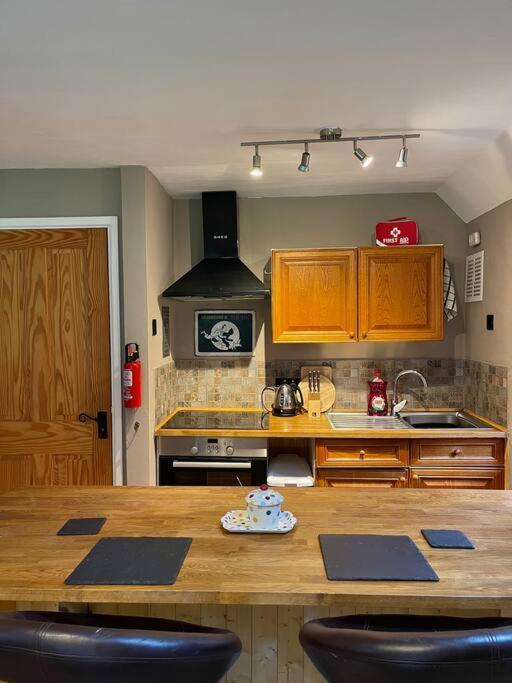 Bear Cottage, Tyn Y Cwm Eglwys-Fach Buitenkant foto